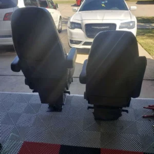 Kenworth  Driver and passenger seats - Image 5
