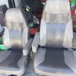 Kenworth  Driver and passenger seats - Image 6