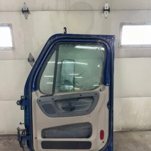 Freightliner Cascadia door - Image 2
