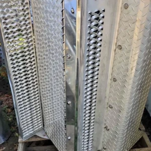 PETERBILT 389 DPF COVER - Image 1