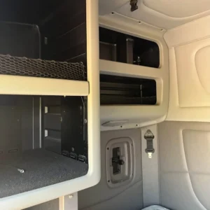 2019 model 389 bunk - Image 4