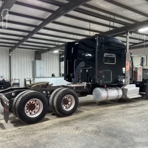 2017 PETERBILT 389 Sleeper - Image 4