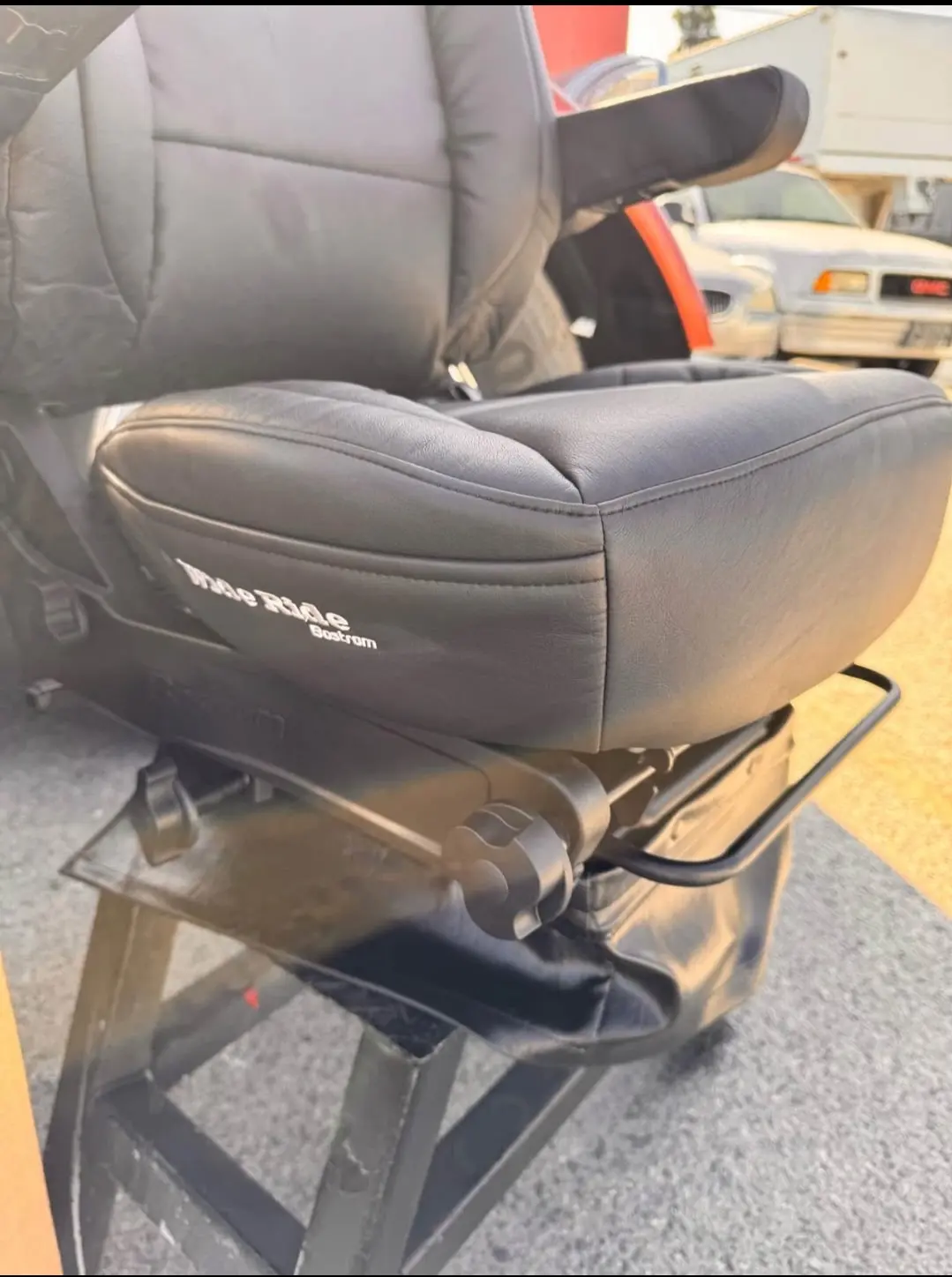 Bostrom new seats black leather,low base - Image 4