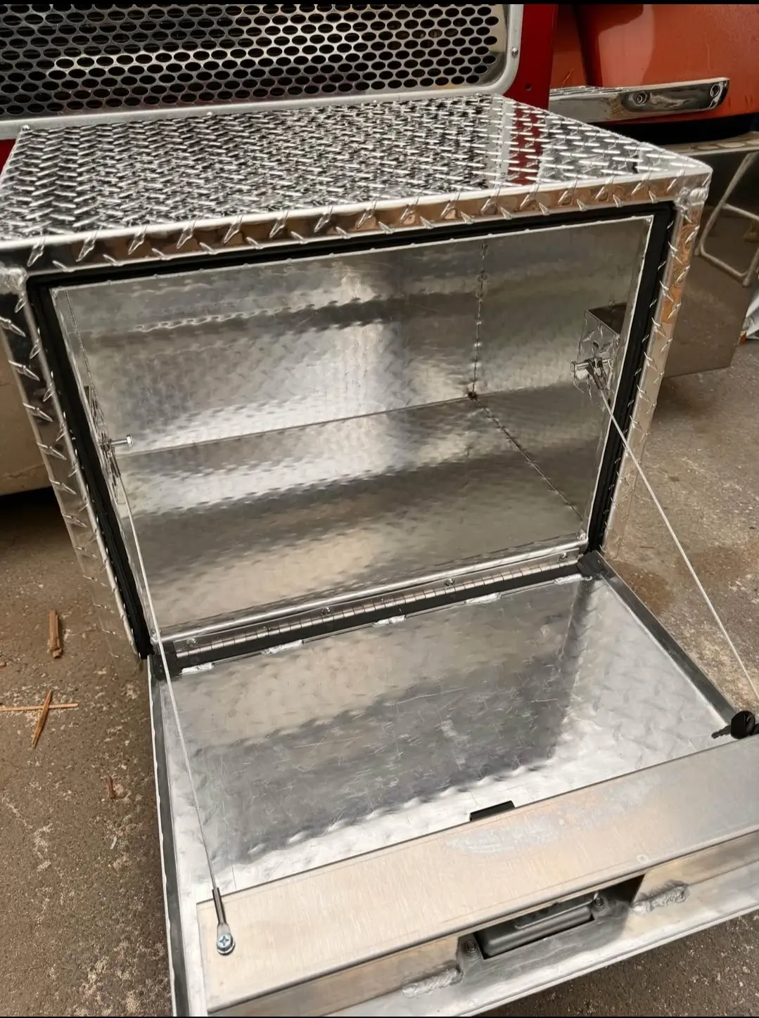 Diamond plate truck or trailer storage box - Image 2