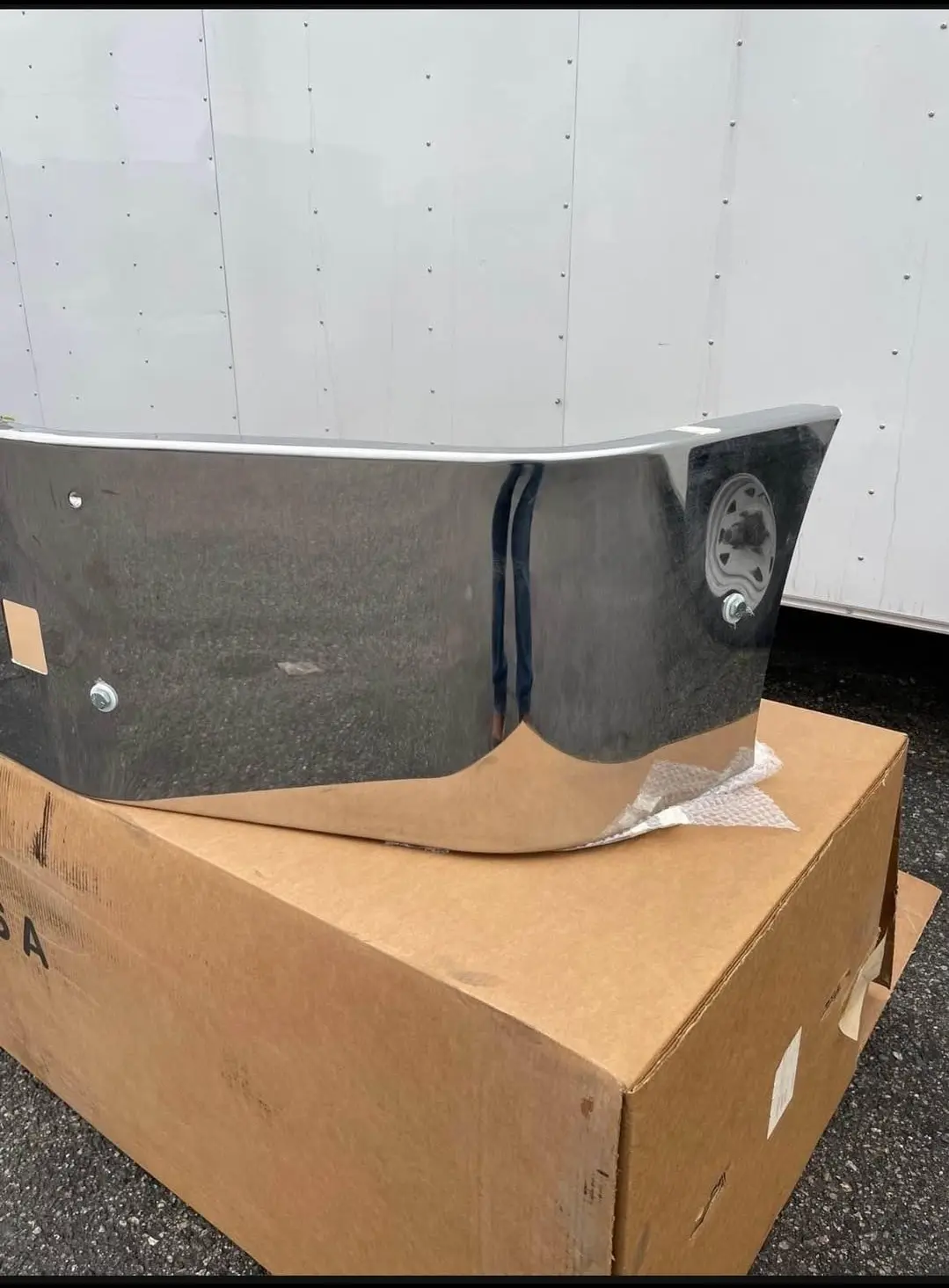 16” 386 peterbilt new bumper with bkts in the box - Image 2