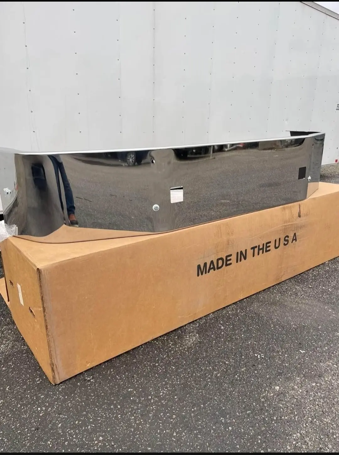 16” 386 peterbilt new bumper with bkts in the box