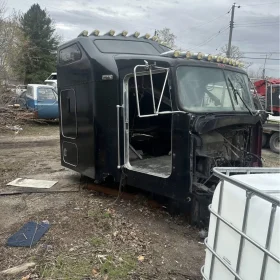 Kenworth W 900 cab and sleeper
