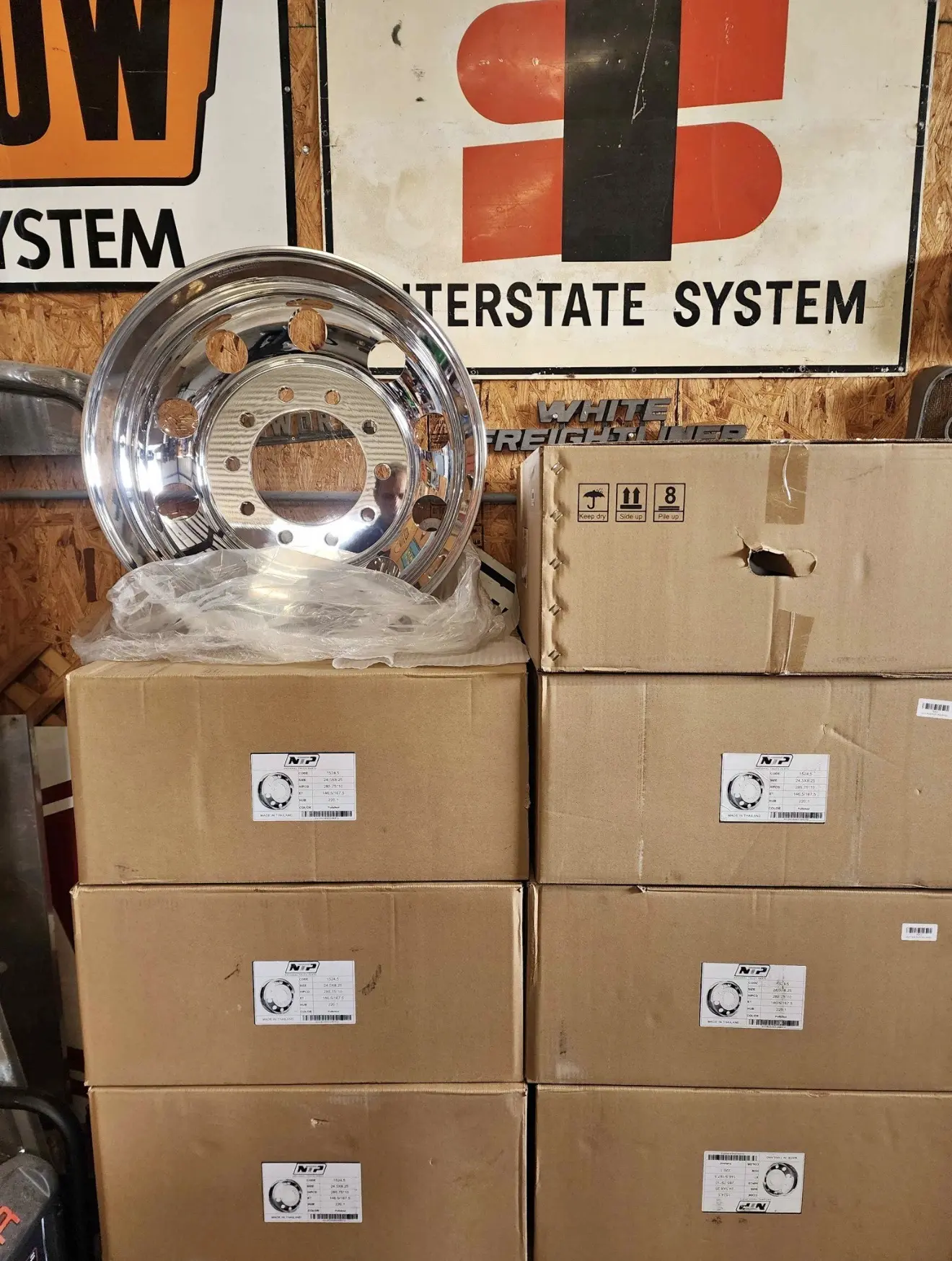 NEW- POLISHED 24.5 BIG TRUCK WHEELS For PETERBILT or Any Truck - Image 2