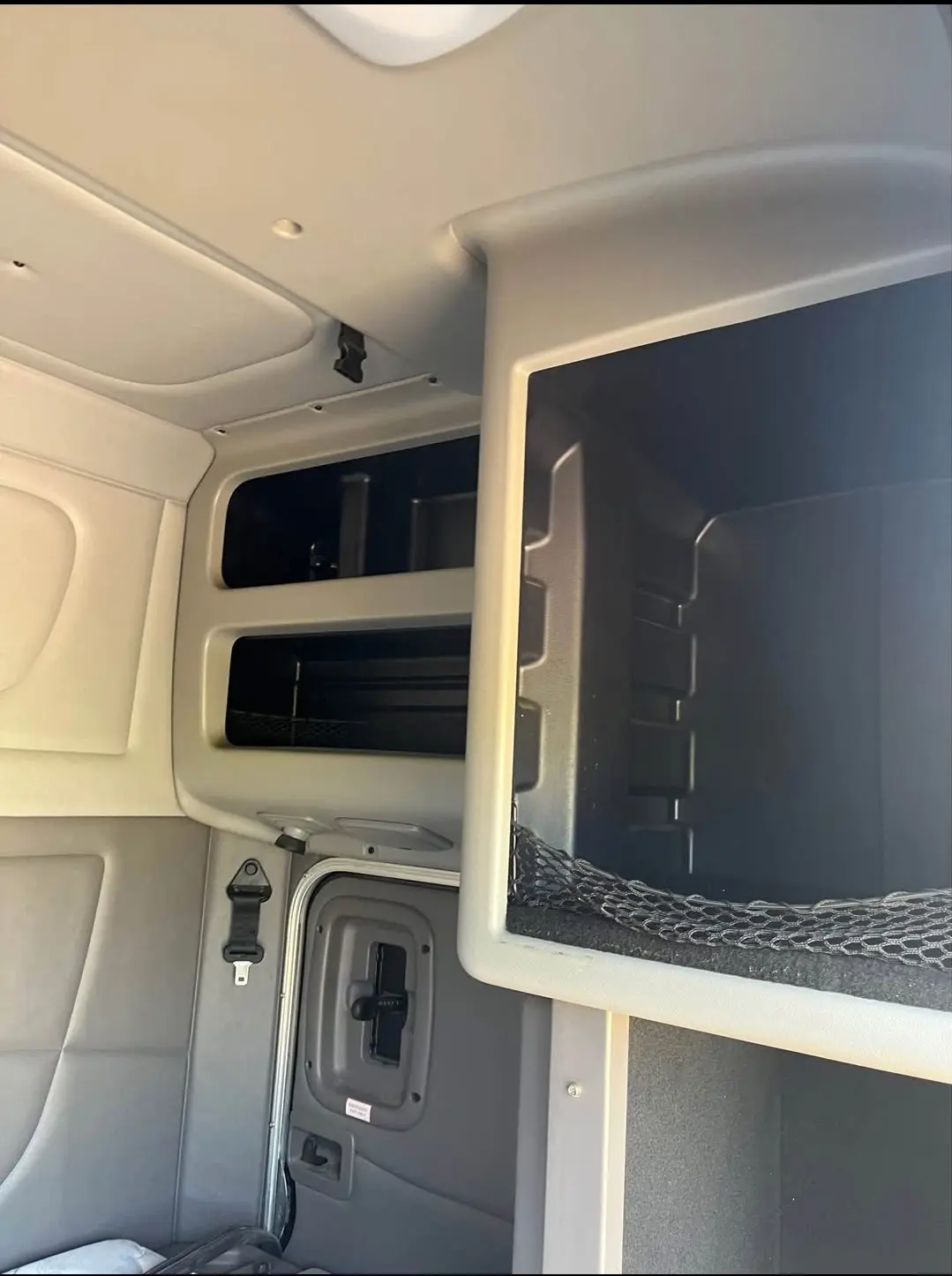 2019 model 389 bunk - Image 4