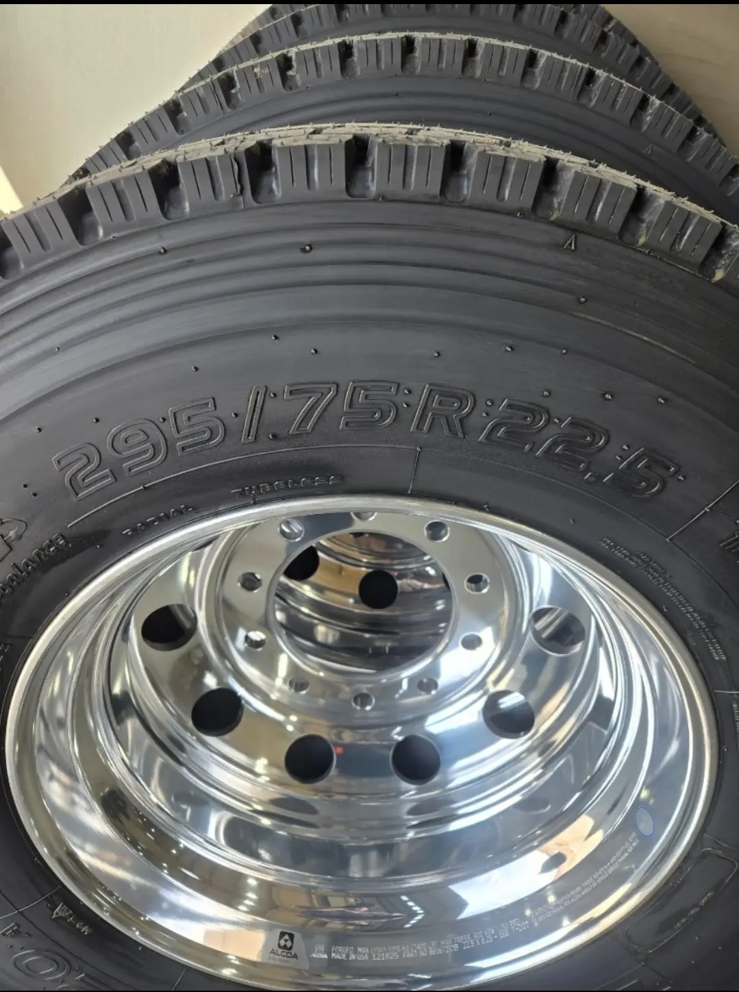 TOYO M920 DURA-BRIGHT Rims Peterbilt Kenworth Volvo Mack Freightliner