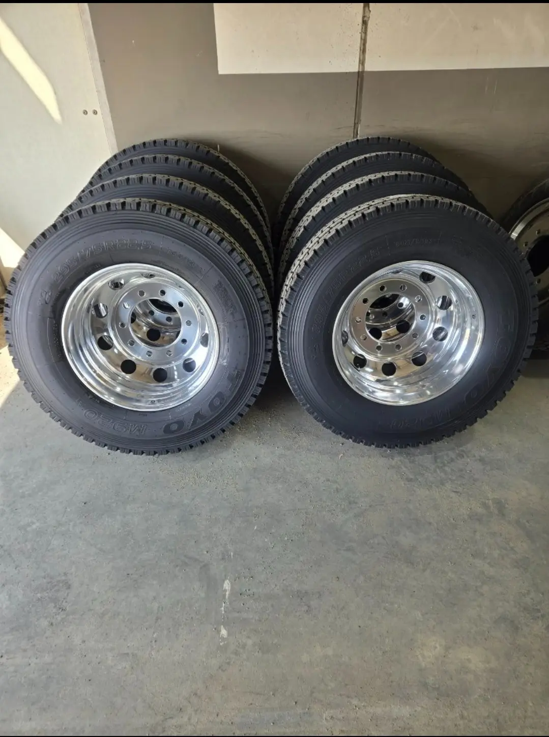 TOYO M920 DURA-BRIGHT Rims Peterbilt Kenworth Volvo Mack Freightliner - Image 3