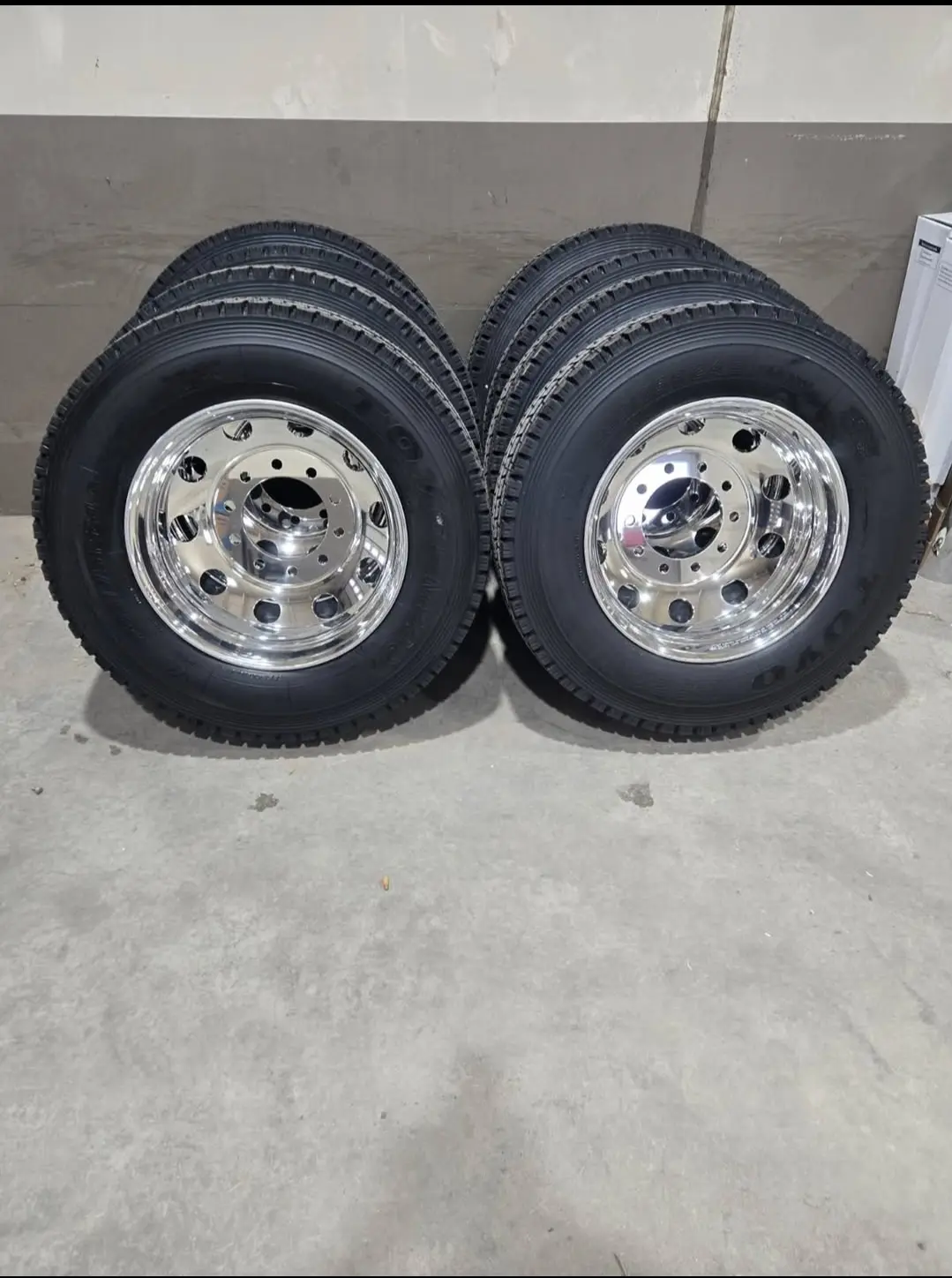 285/75R24.5 TOYO M920 tires for Peterbilt Kenworth Mack Volvo International - Image 2