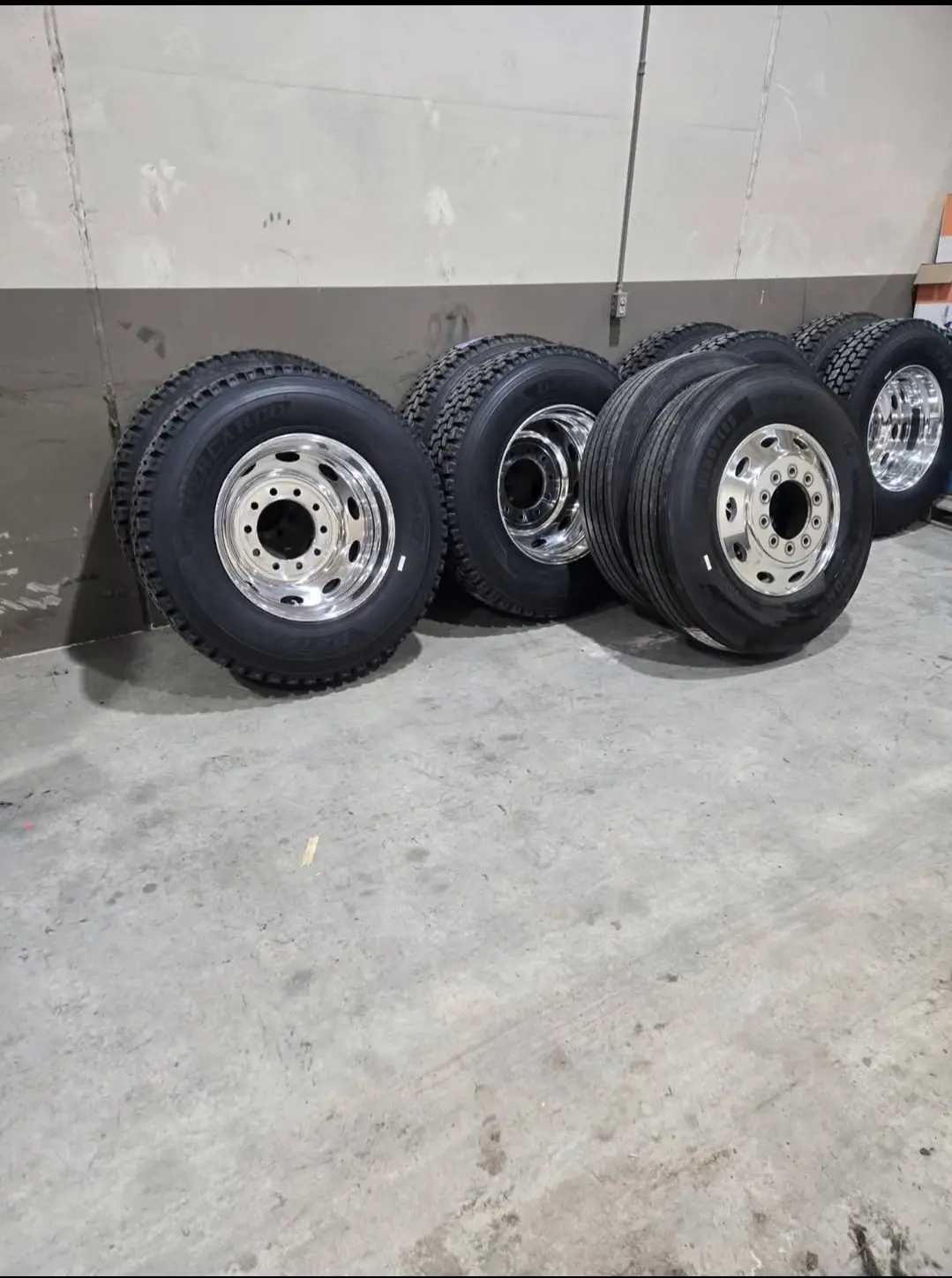 11R24.5 tires Peterbilt style rims for SALE!!!!!! - Image 3