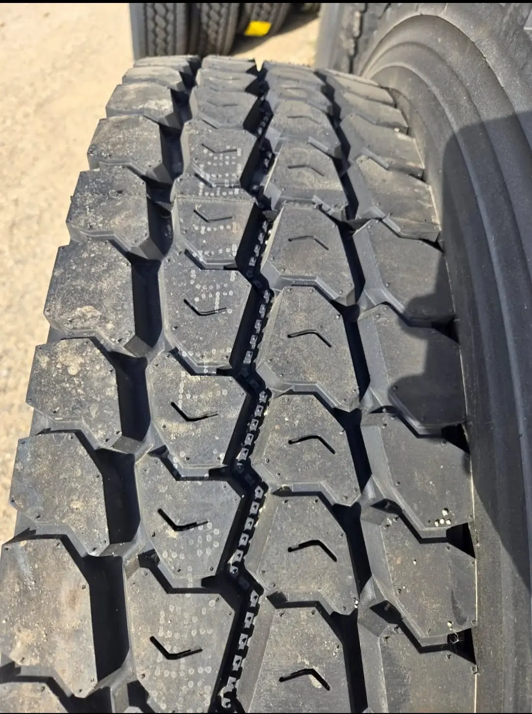 11R24.5 semi tires for SALE!!!! - Image 6