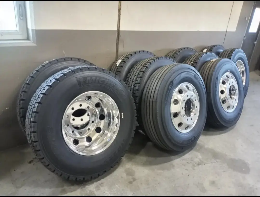 MICHELIN Tires And Hub Pilot Rims Peterbilt Kenworth Volvo Mack Freightliner - Image 3