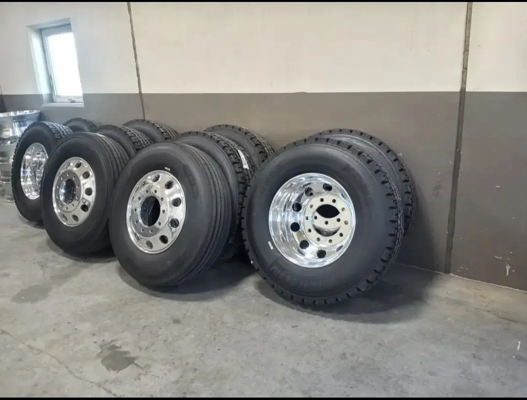 MICHELIN Tires And Hub Pilot Rims Peterbilt Kenworth Volvo Mack Freightliner - Image 7