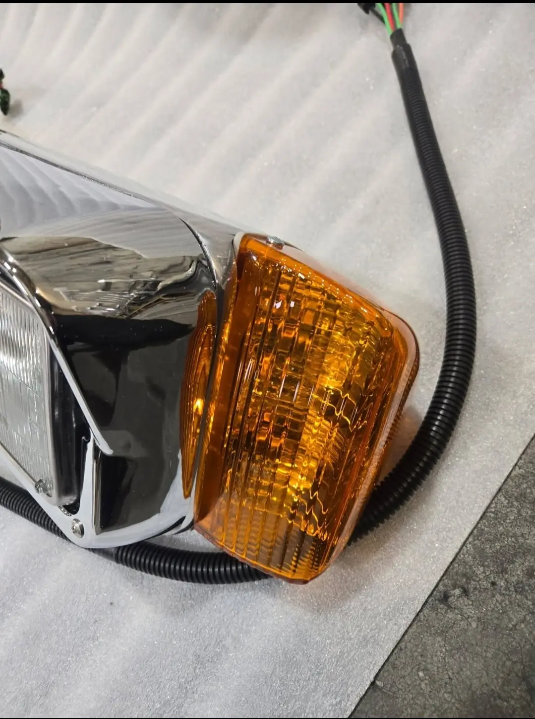 OEM Headlights for Peterbilt 379 378 567 365 589 - Image 2