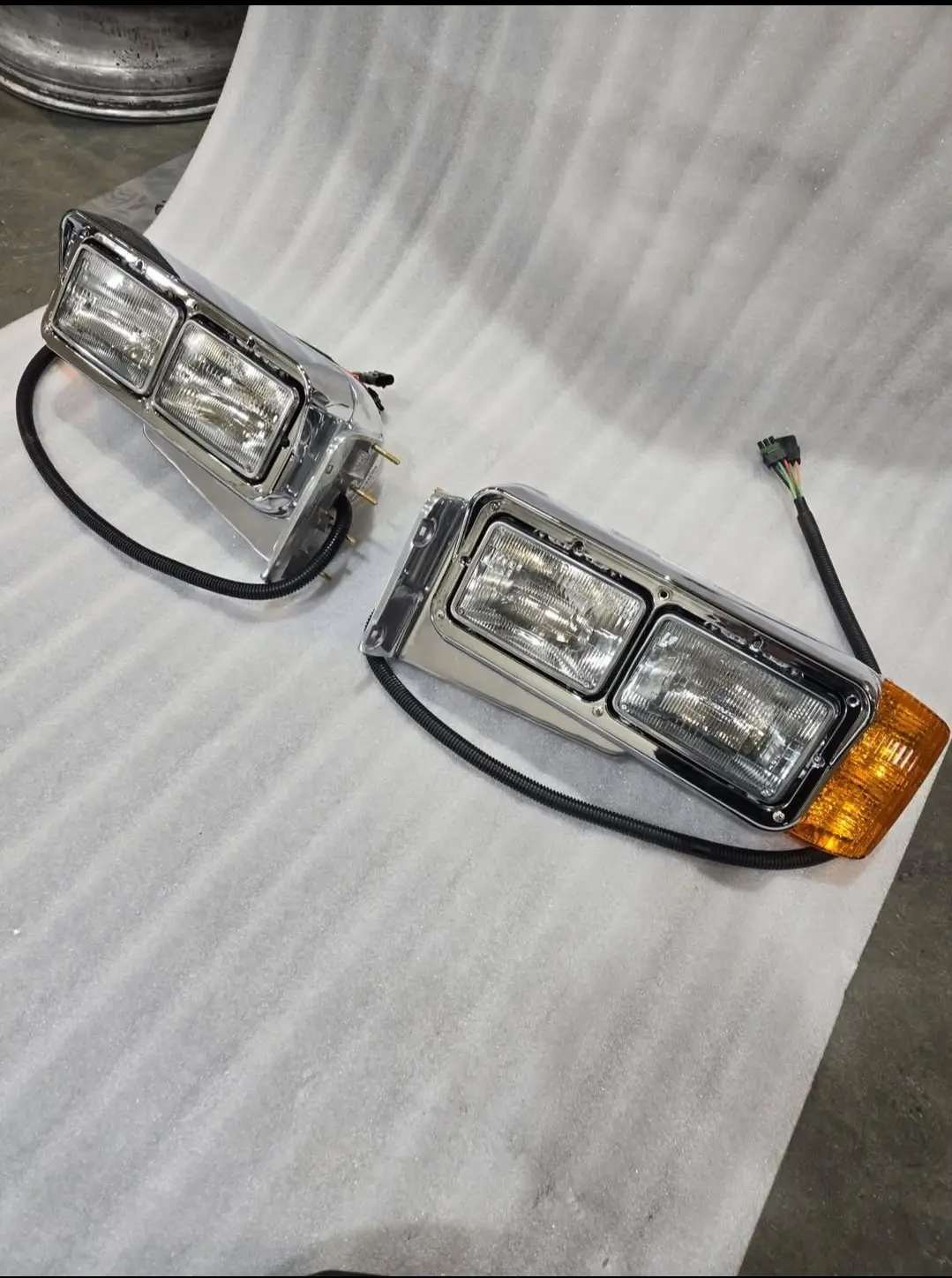OEM Headlights for Peterbilt 379 378 567 365 589