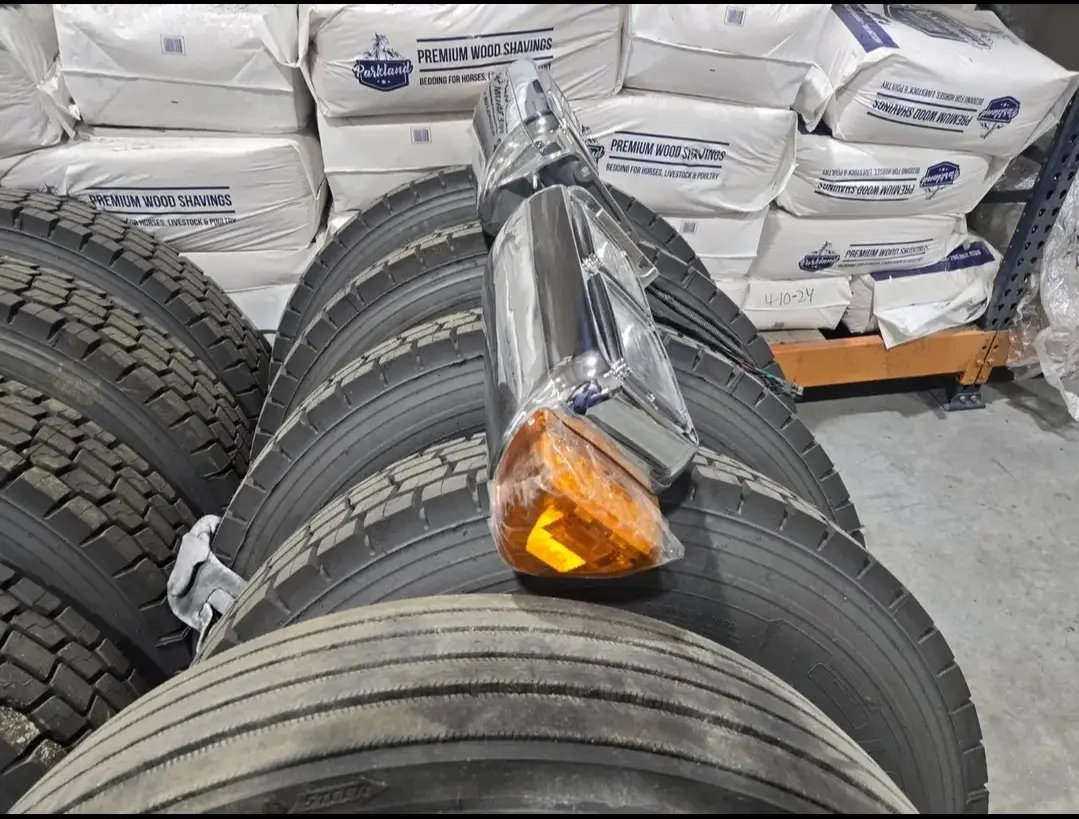 OEM Headlights for Peterbilt 379 378 567 365 589 - Image 7