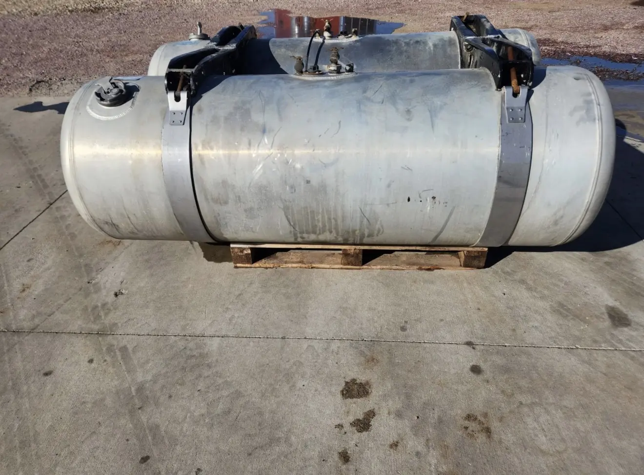 150 gallon peterbilt fuel tanks - Image 2