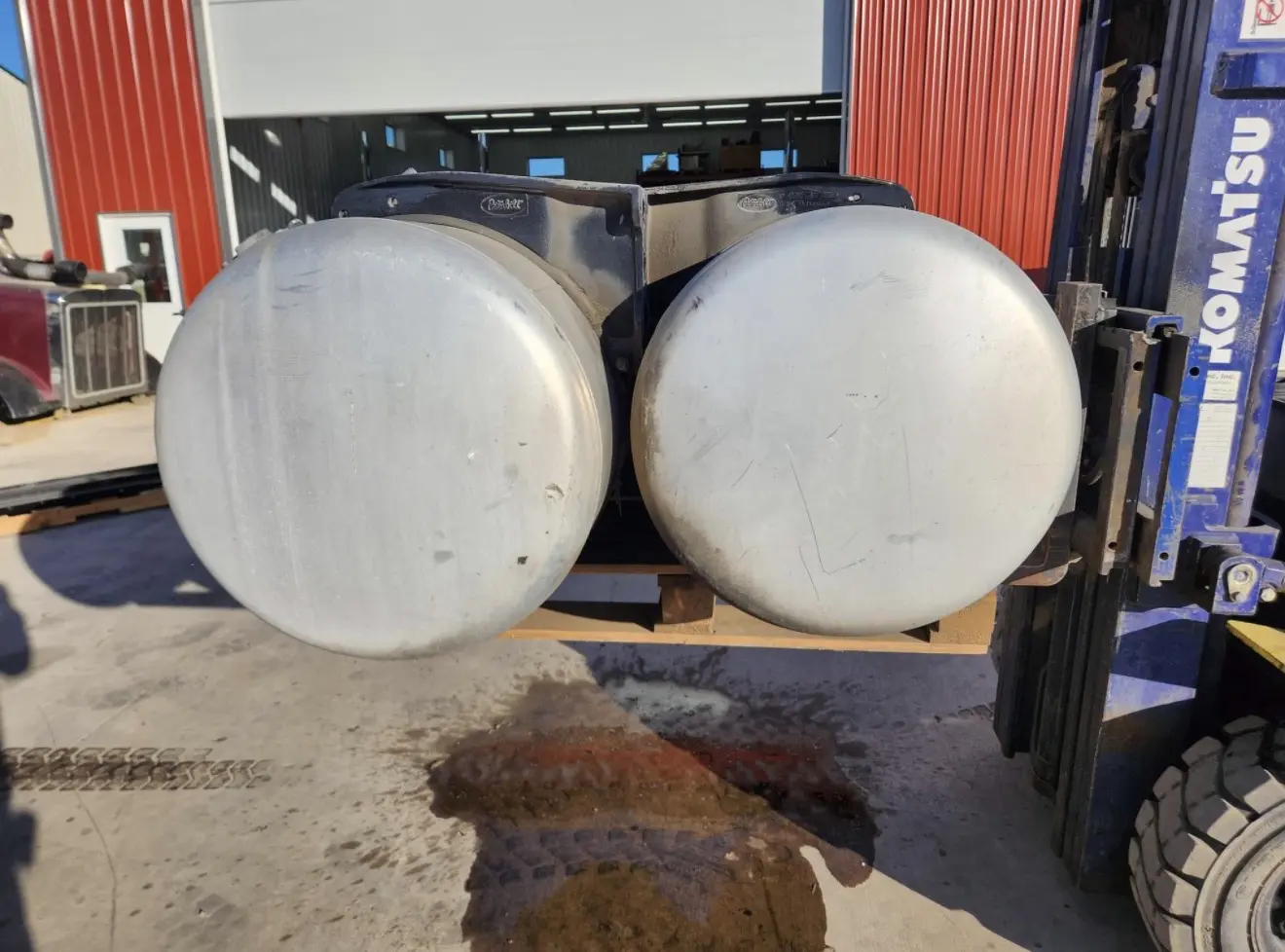 Peterbilt 120 Gallon tanks - Image 3