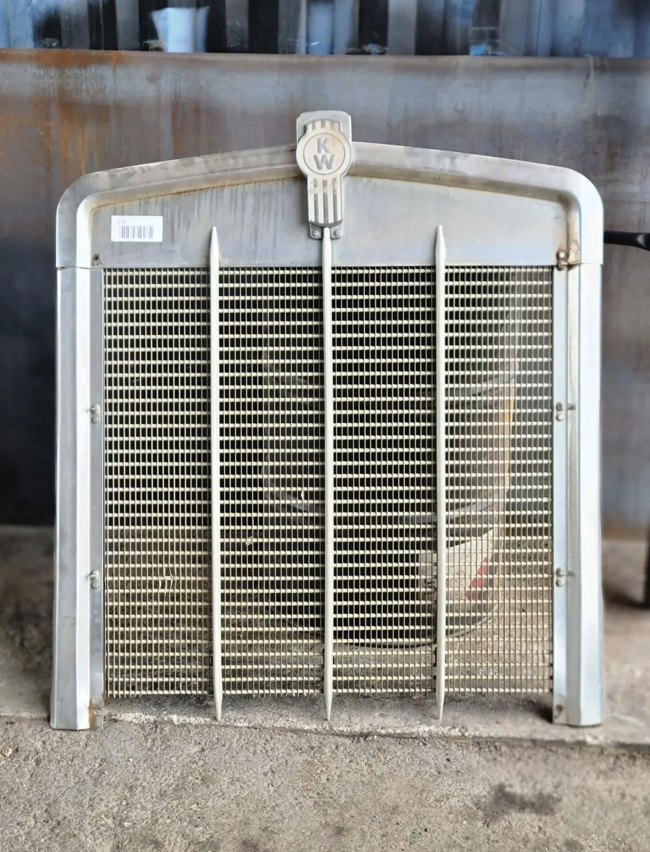 Kenworth W900 Grill - Image 2