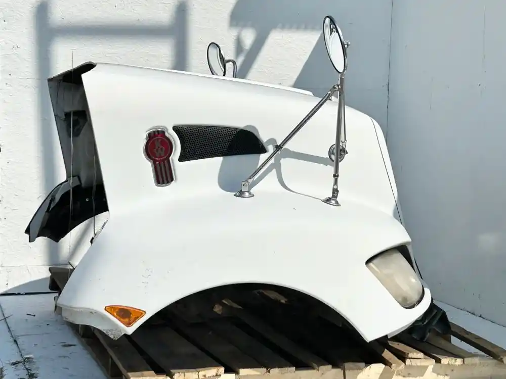 Used 2010 Kenworth T300 Hood - Image 5