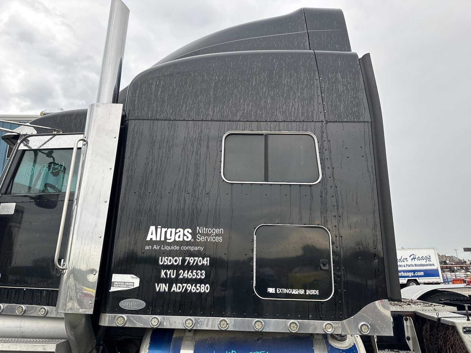 2008-2024 Peterbilt 389 Black Complete Sleeper - Used - Image 2