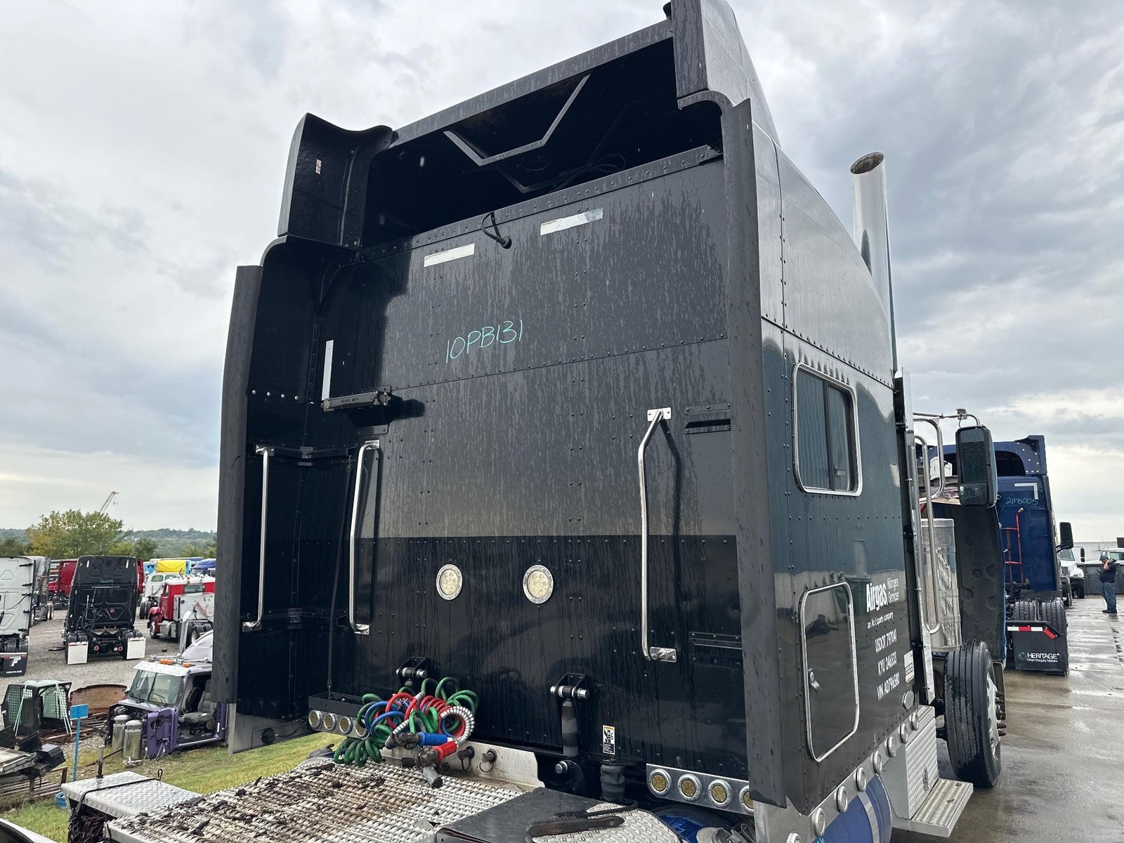 2008-2024 Peterbilt 389 Black Complete Sleeper - Used - Image 4
