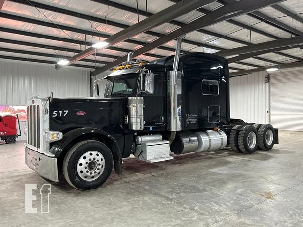 2017 PETERBILT 389 Sleeper